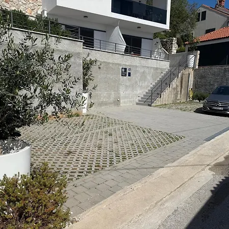 Lemon Tree Apartment